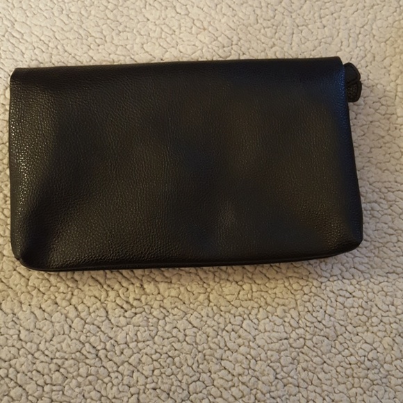***SOLD*** Kenneth Cole Reaction clutch - Picture 3 of 4